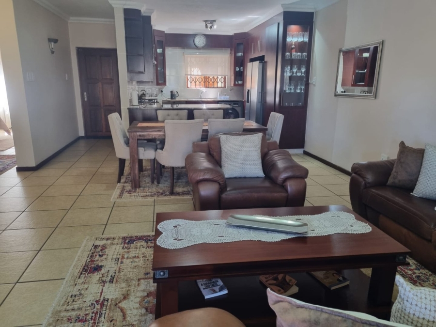 To Let 2 Bedroom Property for Rent in Melodie North West